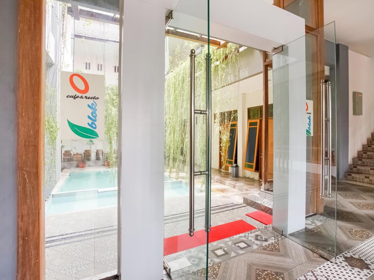 Urbanview Hotel Blok O International By Reddoorz Baturetno Exterior foto