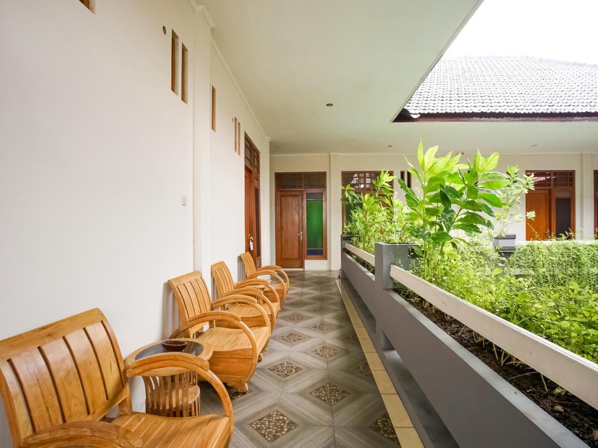 Urbanview Hotel Blok O International By Reddoorz Baturetno Exterior foto