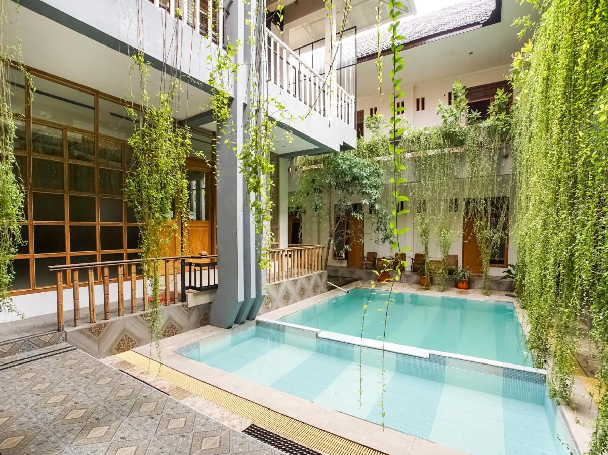 Urbanview Hotel Blok O International By Reddoorz Baturetno Exterior foto