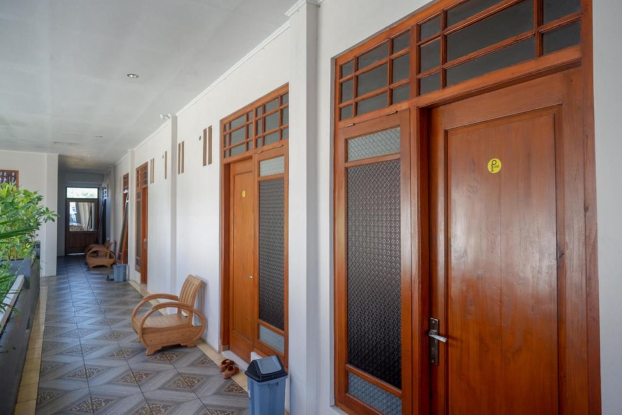 Urbanview Hotel Blok O International By Reddoorz Baturetno Exterior foto