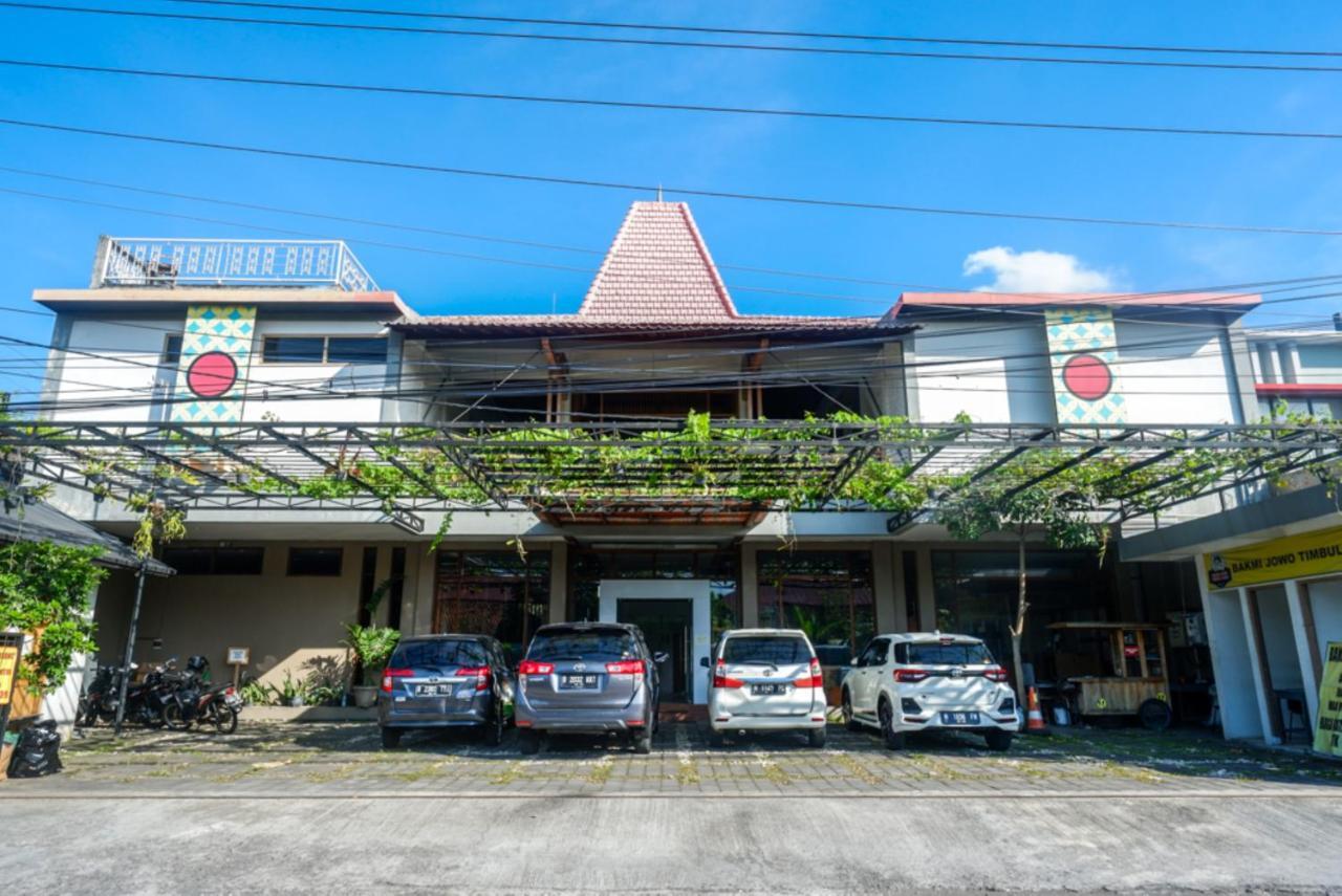Urbanview Hotel Blok O International By Reddoorz Baturetno Exterior foto
