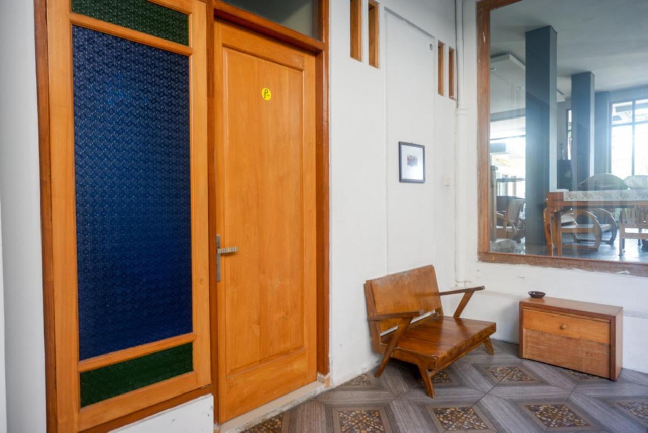 Urbanview Hotel Blok O International By Reddoorz Baturetno Exterior foto
