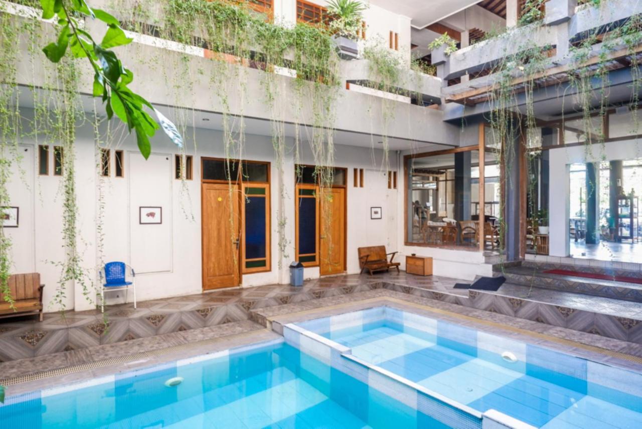 Urbanview Hotel Blok O International By Reddoorz Baturetno Exterior foto